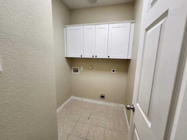 Building Photo - 1416 Cowtown Dr
