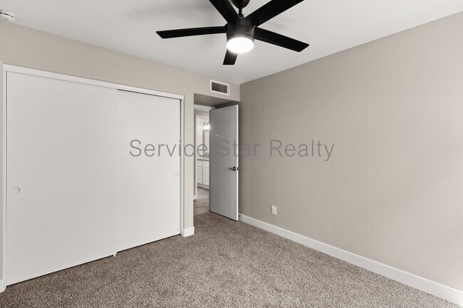Building Photo - 1408 E Carson Rd