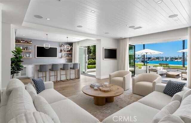 Building Photo - 2401 Bayshore Dr