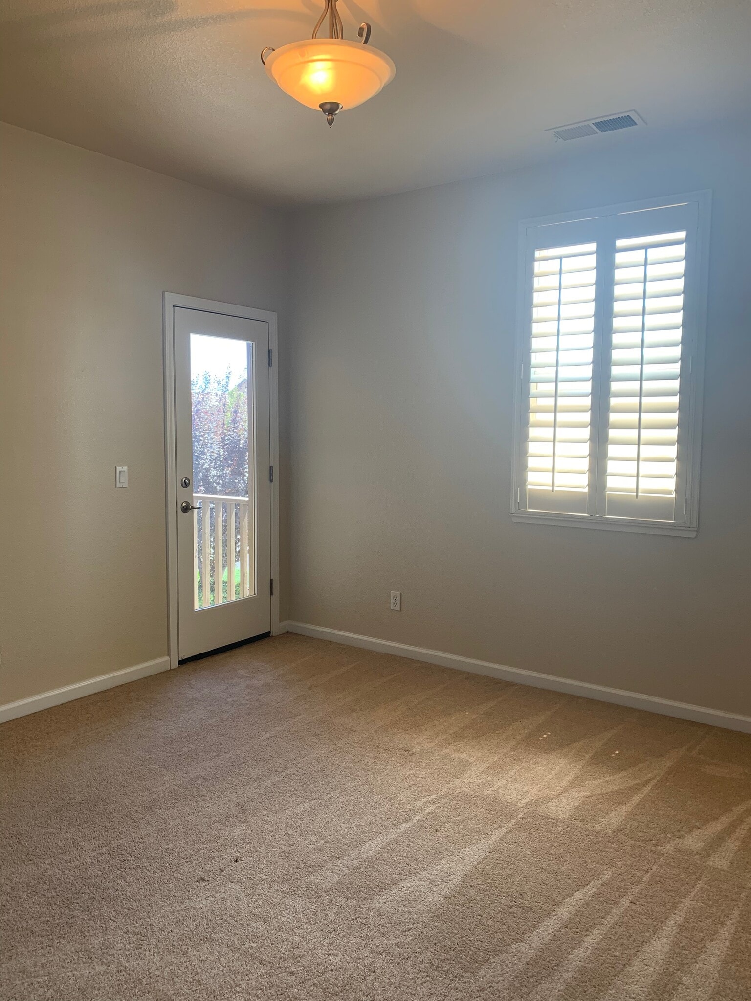 Building Photo - 1205 Imperial Lily Dr