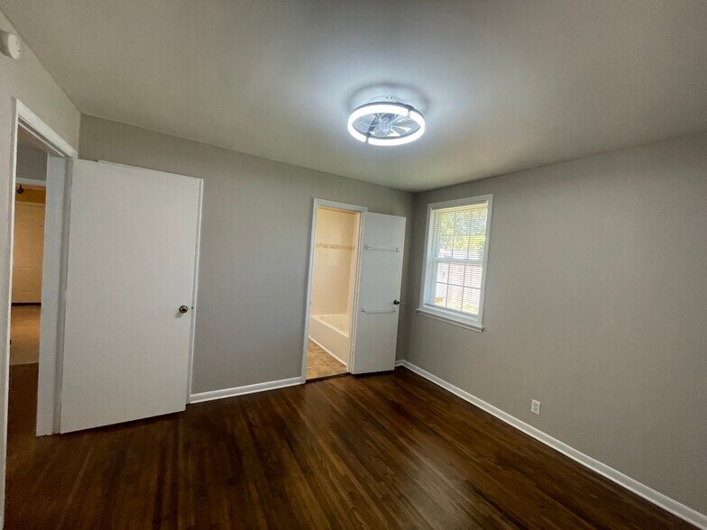 Building Photo - 2425 Chapel Avenue