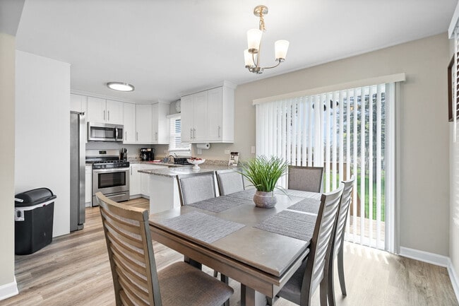 Building Photo - 804 Willow St