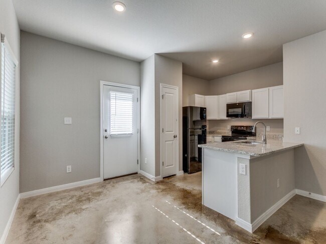 Building Photo - 1 Month Free Rent! New Construction Duplex!