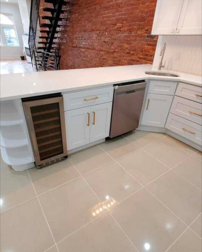 Building Photo - 5425 Catharine St