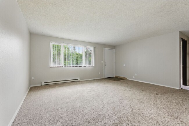 Building Photo - Comfort & Convenience in the Heart of Lents!