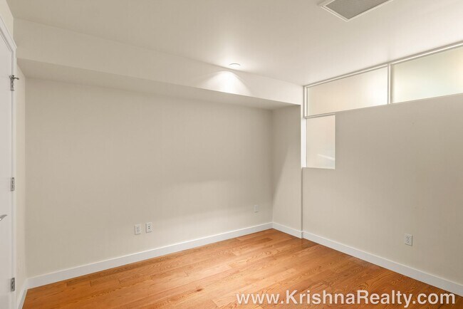 Building Photo - Luxury Downtown Living In The John Ross Building | 1 Bedroom | 1 Bathroom Condo | PDX's SW Water ...