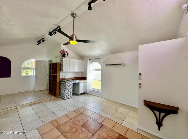 Building Photo - 1104 Jacaranda Ave