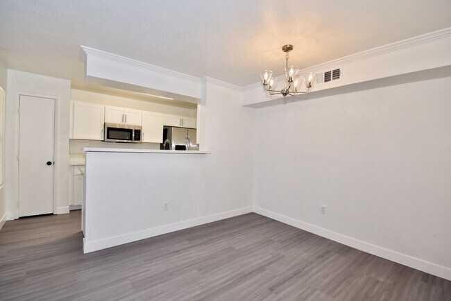 Building Photo - Move-In Ready Upgraded 1 Bed • 1 Bath Cond...