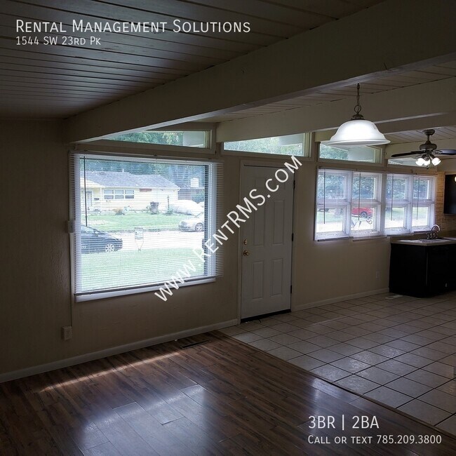 Building Photo - 1544 SW 23rd Park