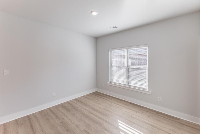 Building Photo - 6027 Margie Collins Dr SE