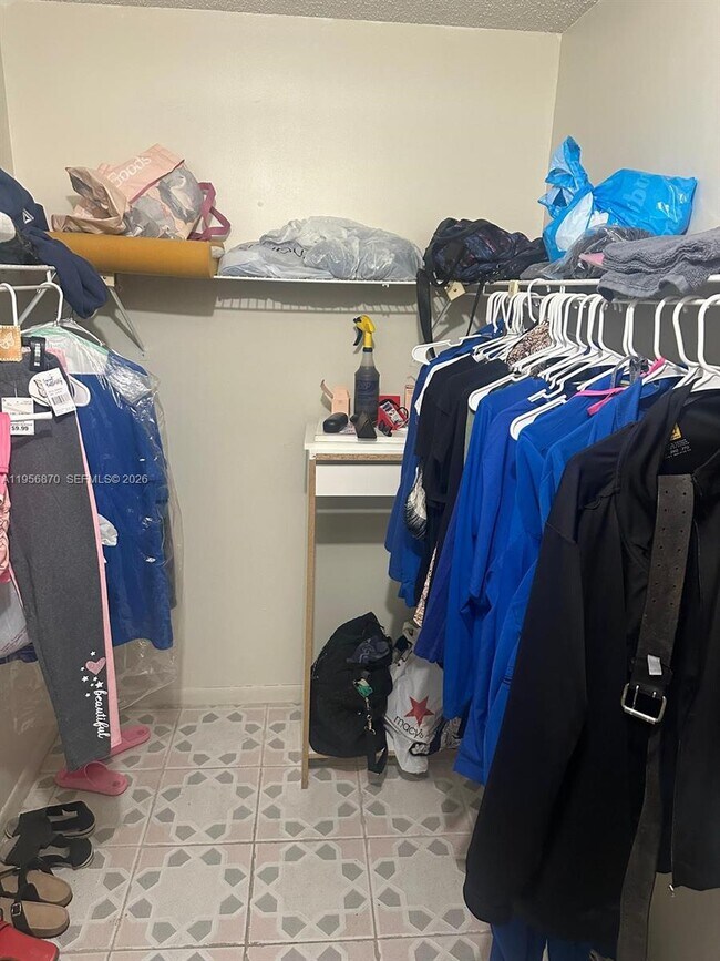 Building Photo - 855 NE 209th St