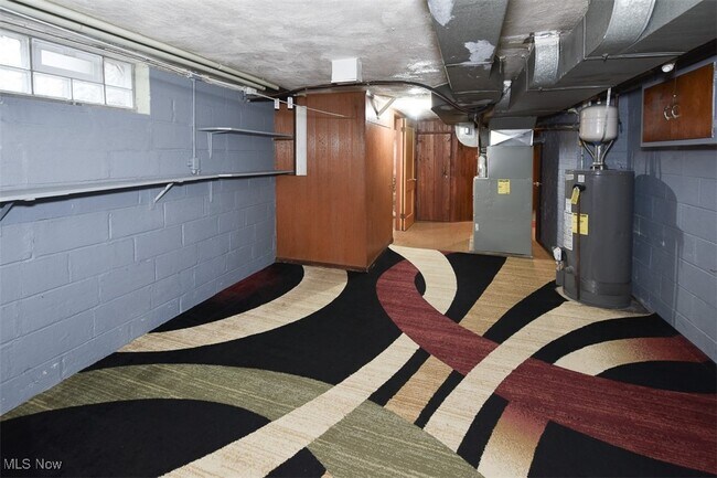 Building Photo - 21775 Hillsdale Ave