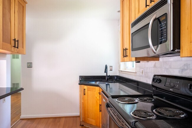 Building Photo - 10000 Kinross Ave