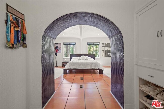 Building Photo - 6119 Del Valle Dr