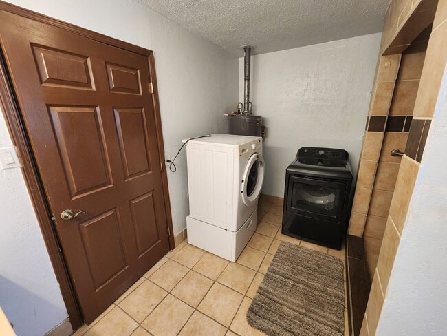 Building Photo - 235 Cottonwood St