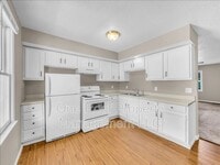 Building Photo - 2000 Chateau Dr