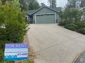 Building Photo - Well Maintained Home in Desirable Grass Va...