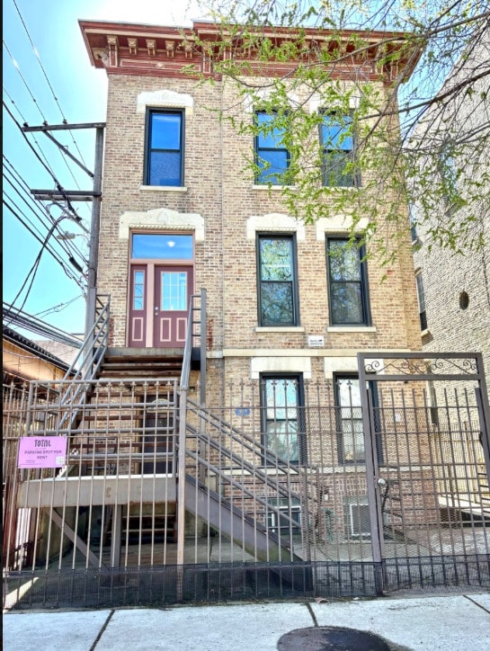 Building Photo - 1819 W Evergreen Ave