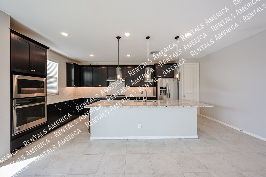 Building Photo - 16215 W Camino de Oro