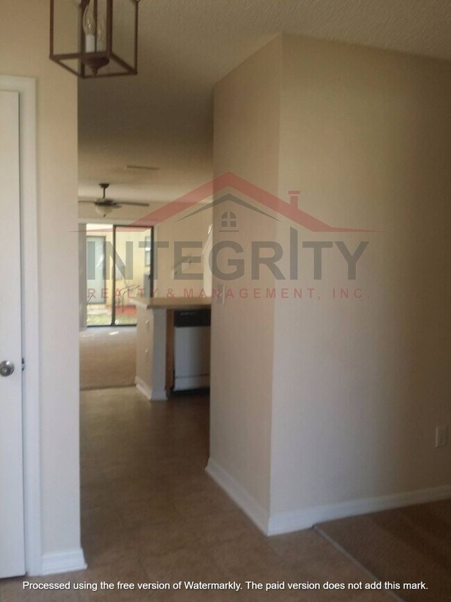 Building Photo - 3bed/2.5bath townhome in Jacksonville FL