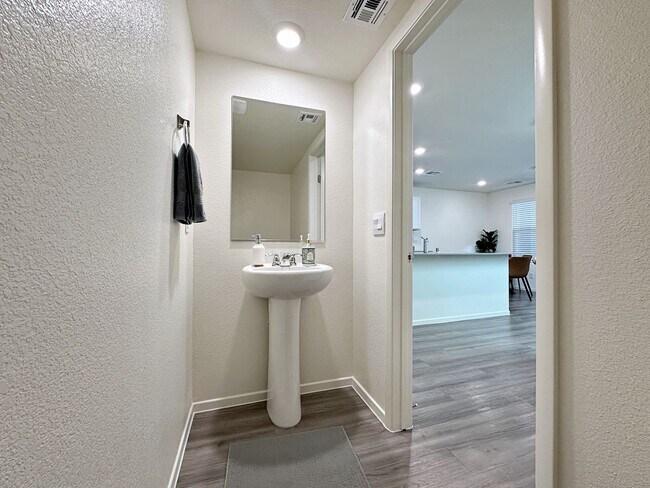 Building Photo - FURNISHED 3 BEDROOM + LOFT TOWNHOME WITH 2 CAR GARAGE