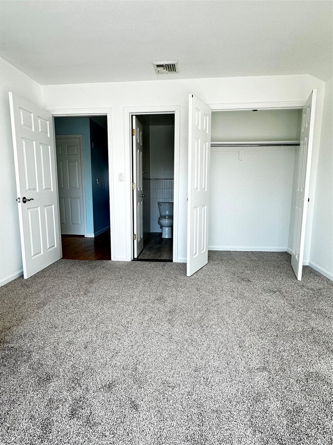 Building Photo - 3276 Griswold Ave