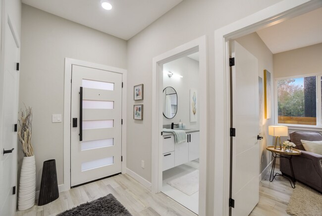 Building Photo - Immaculate NEW CONSTRUCTION Seattle Townho...