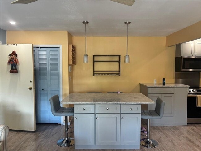 Building Photo - 400 Narragansett Pkwy