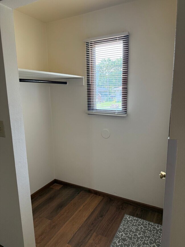Building Photo - 2406 Skeels Ave