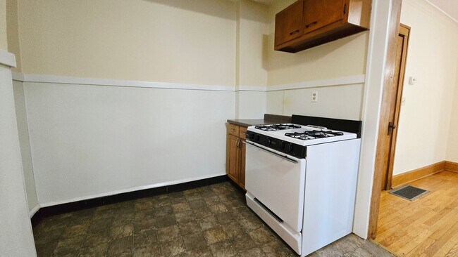Building Photo - 2312 Hecker Ave