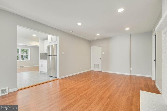 Building Photo - 5010 Sheridan St