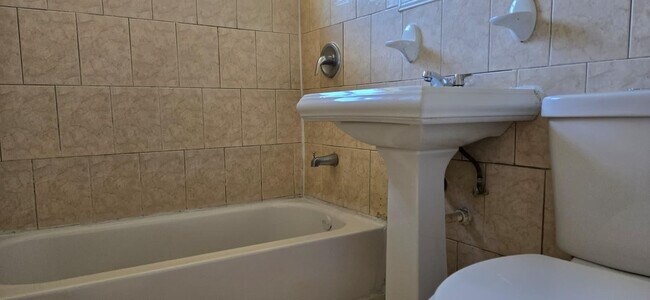 Building Photo - 112 Newton Rd