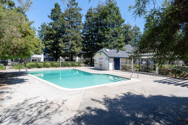 Building Photo - 208 Sequim Common
