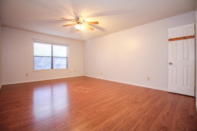 Building Photo - Stunning 3 Bedroom - 2.5 Bath Home for Rent!