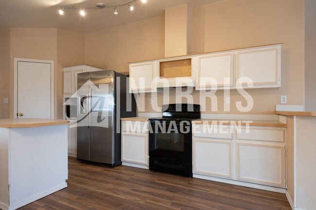 Building Photo - Acreage, NO HOA, So Much Room!