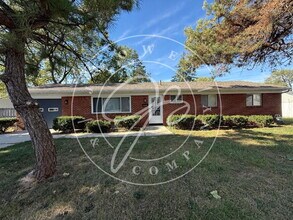 Building Photo - Beautiful 4-Bedroom Home in Maumee with S...