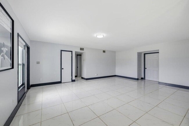 Building Photo - 102 SE El Sito Ct