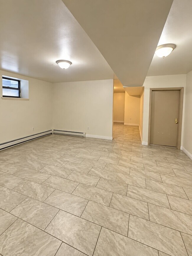 Building Photo - 19 Intervale Pl
