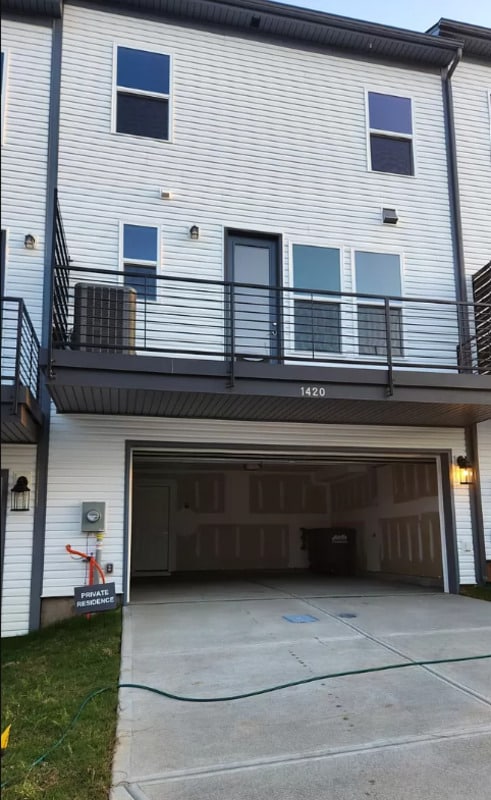Building Photo - 1420 Blanche St