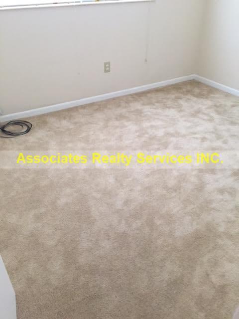 Building Photo - SUBLEASE- Spacious 3 bedroom in Carol Esta...