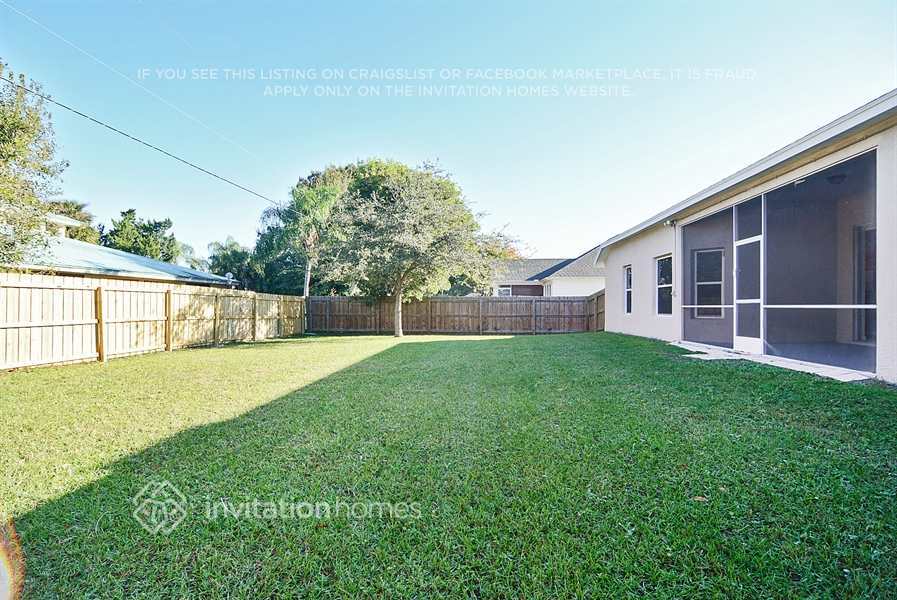 Building Photo - 2317 SW Fern Cir