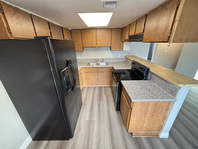 Building Photo - 3431 E Cheyenne Ave