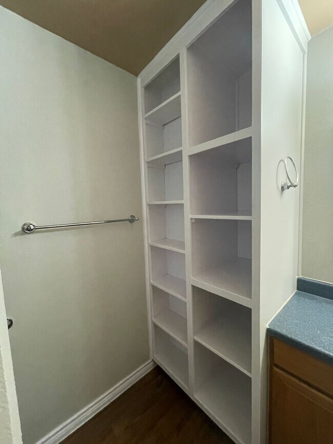 Building Photo - NEW ON MARKET