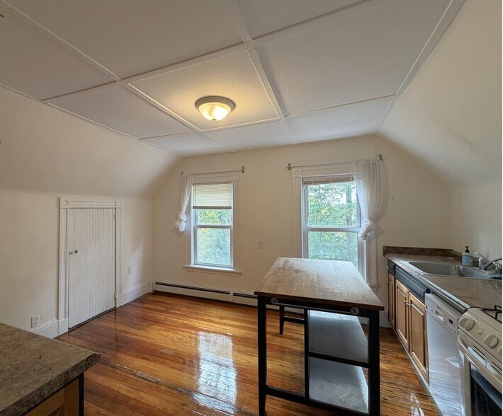 Building Photo - 94 Morrison Ave