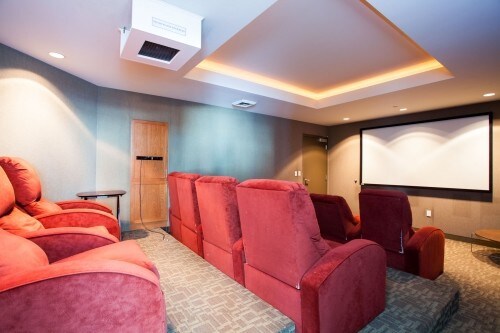 Building Photo - Cristalla - 2 bedrooms + den