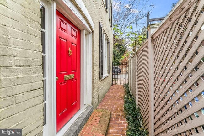Building Photo - 1237 29th St NW