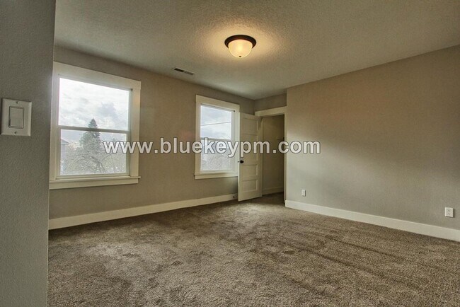 Building Photo - 339 N Skidmore St