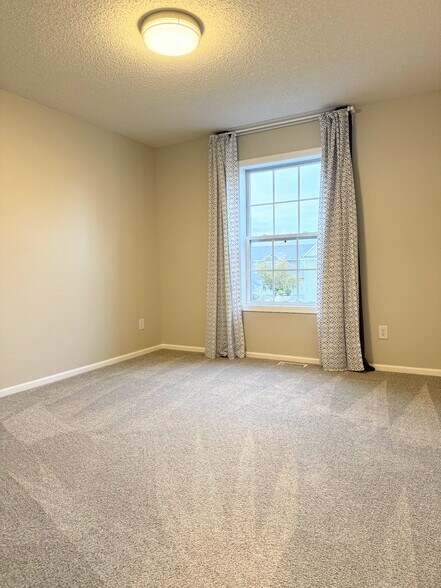 Building Photo - 6841 Narcissus Ln N