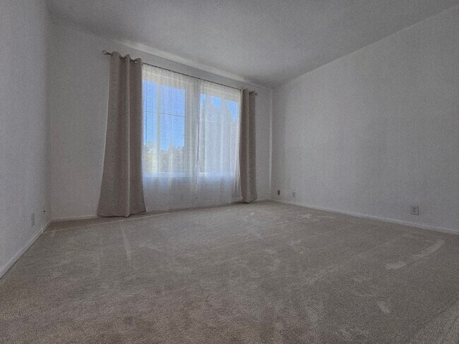 Building Photo - 440 Navaro Pl