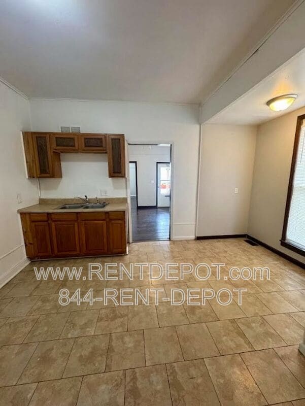 Building Photo - 1312 E Olive St